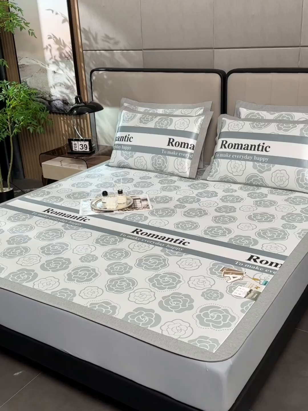 91家纺网 家纺一手货源 找家纺 小牛席业 2025新款加厚款-碳光凉感冰丝席系列（床笠款）凉席藤席冰藤席冰丝席竹席空调席草席乳胶席凉感豆豆席三 烂漫山茶花（床笠款）