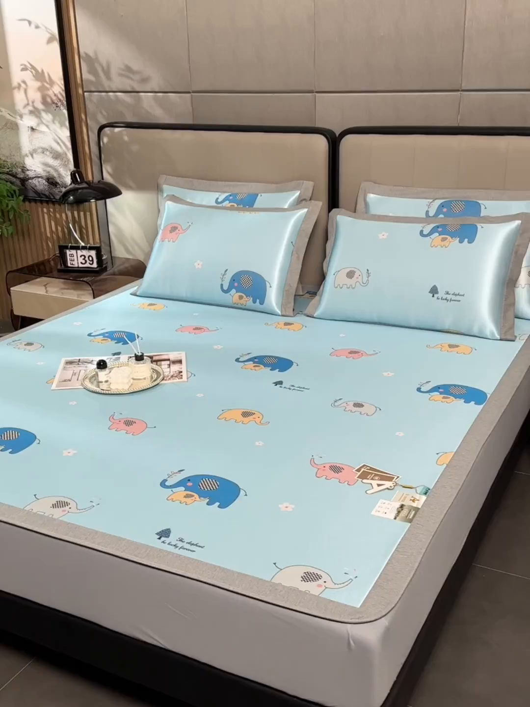 91家纺网 家纺一手货源 找家纺 小牛席业 2025新款加厚款-碳光凉感冰丝席系列（床笠款）凉席藤席冰藤席冰丝席竹席空调席草席乳胶席凉感豆豆席三 可爱小象（床笠款）