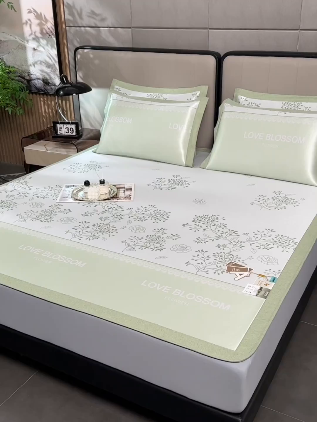 91家纺网 家纺一手货源 找家纺 小牛席业 2025新款加厚款-碳光凉感冰丝席系列（床笠款）凉席藤席冰藤席冰丝席竹席空调席草席乳胶席凉感豆豆席三 清新叶语-绿（床笠款）