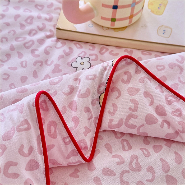 91家纺网 家纺一手货源 找家纺 优迈 2026新款A类针织棉嘟嘟被夏被春秋被空调被儿童学生被子被芯 粉粉豹纹猫