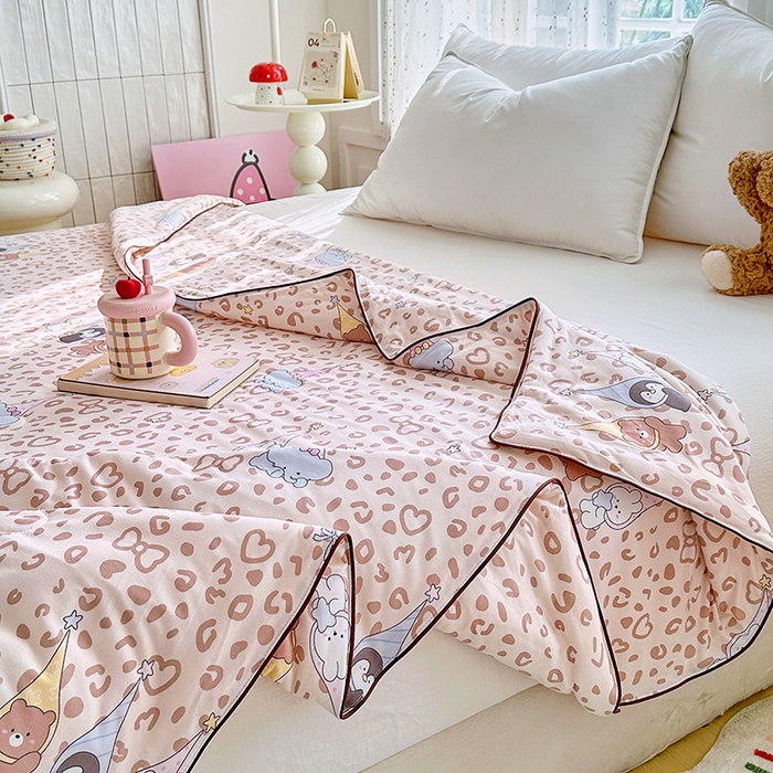 91家纺网 家纺一手货源 找家纺 优迈 2026新款A类针织棉嘟嘟被夏被春秋被空调被儿童学生被子被芯 星星豹纹咖