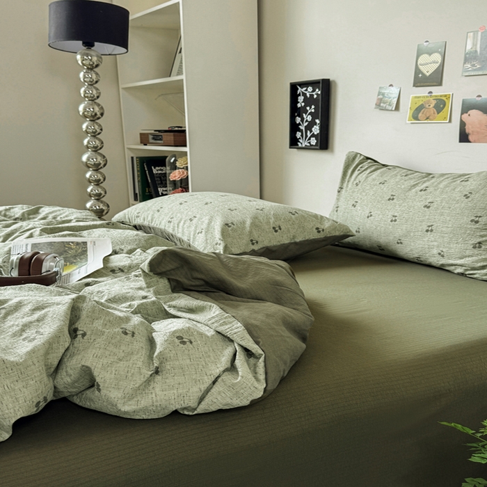 91家纺网 家纺一手货源 找家纺 雅阁尔家纺 2026新款复古美拉德风泡芙棉双层纱床单床笠款水洗棉四件套学生宿舍三件套单被套 绿樱