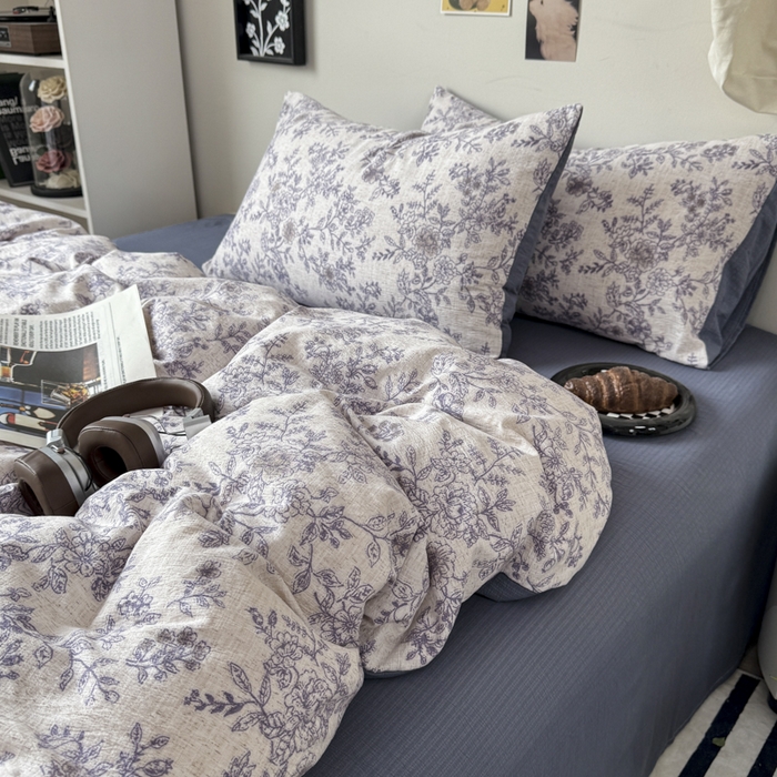 91家纺网 家纺一手货源 找家纺 雅阁尔家纺 2026新款复古美拉德风泡芙棉双层纱床单床笠款水洗棉四件套学生宿舍三件套单被套 青花瓷