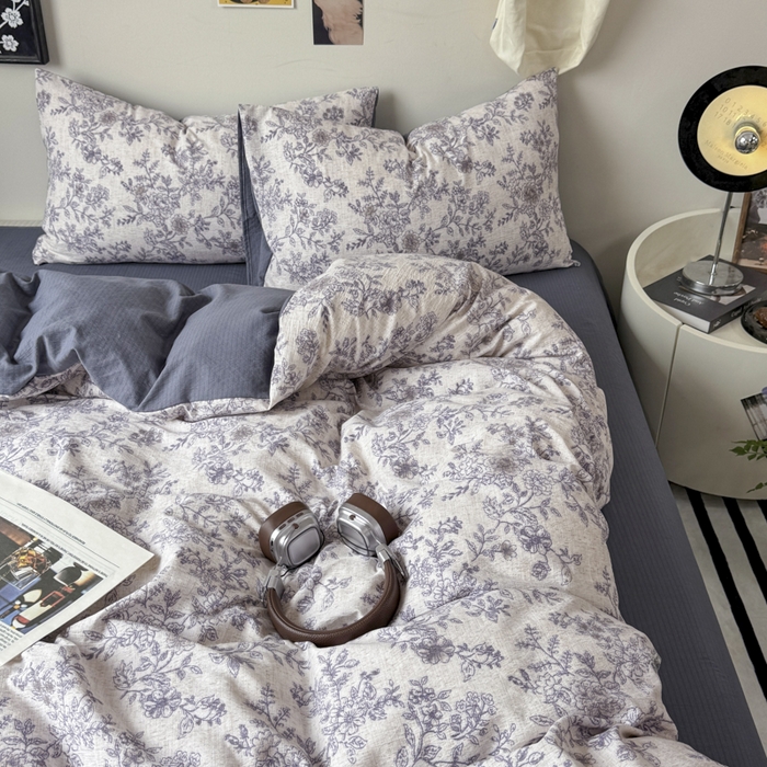 91家纺网 家纺一手货源 找家纺 雅阁尔家纺 2026新款复古美拉德风泡芙棉双层纱床单床笠款水洗棉四件套学生宿舍三件套单被套 青花瓷