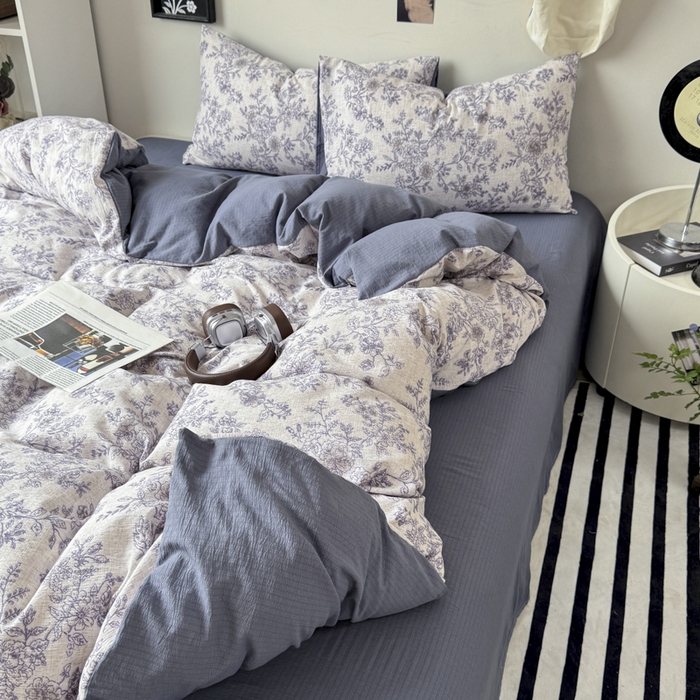 91家纺网 家纺一手货源 找家纺 雅阁尔家纺 2026新款复古美拉德风泡芙棉双层纱床单床笠款水洗棉四件套学生宿舍三件套单被套 青花瓷