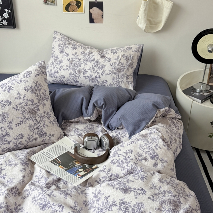 91家纺网 家纺一手货源 找家纺 雅阁尔家纺 2026新款复古美拉德风泡芙棉双层纱床单床笠款水洗棉四件套学生宿舍三件套单被套 青花瓷