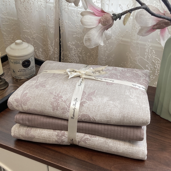 91家纺网 家纺一手货源 找家纺 雅阁尔家纺 2026新款复古美拉德风泡芙棉双层纱床单床笠款水洗棉四件套学生宿舍三件套单被套 知音咖