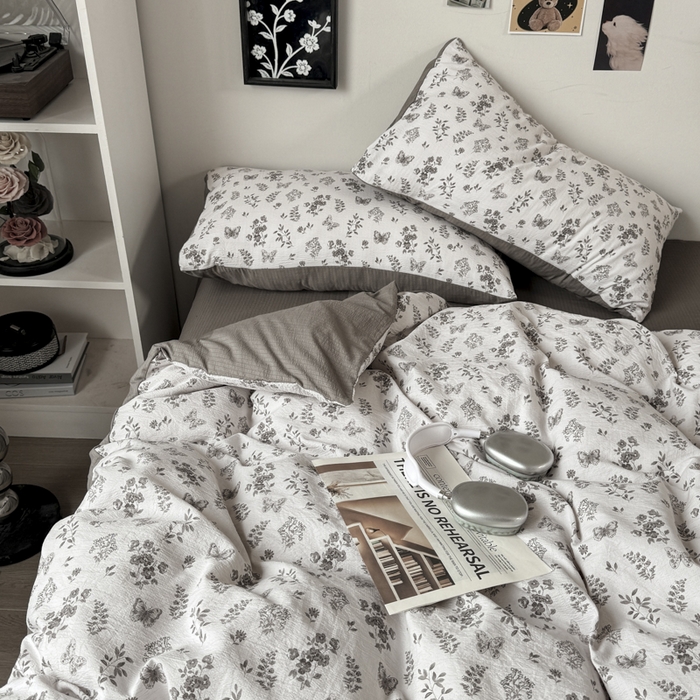 91家纺网 家纺一手货源 找家纺 雅阁尔家纺 2026新款复古美拉德风泡芙棉双层纱床单床笠款水洗棉四件套学生宿舍三件套单被套 素蝶吟