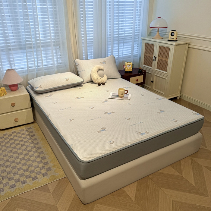 91家纺网 家纺一手货源 找家纺 凯罗 2026新款卡通实拍小红书爆款凉豆豆绣花凉席床笠可水洗床笠席子 小萌狗