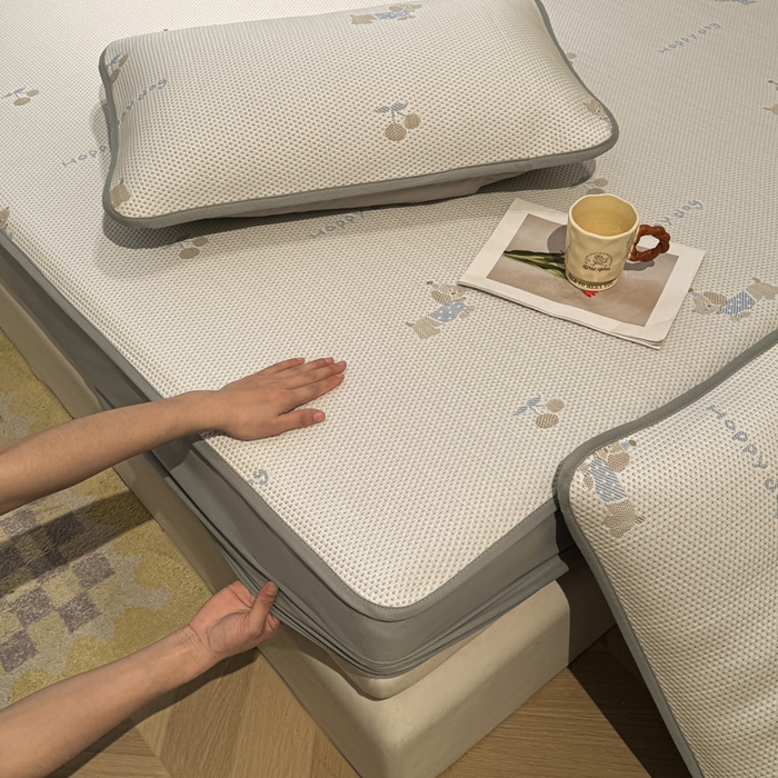 91家纺网 家纺一手货源 找家纺 凯罗 2026新款卡通实拍小红书爆款凉豆豆绣花凉席床笠可水洗床笠席子 小萌狗