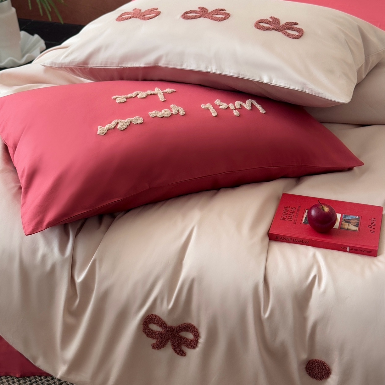 91家纺网 家纺一手货源 找家纺 （总）鹿班家居 2026春夏新款100S长绒棉纯棉毛巾绣四件套-绯红情书系列（标准会员-20元）