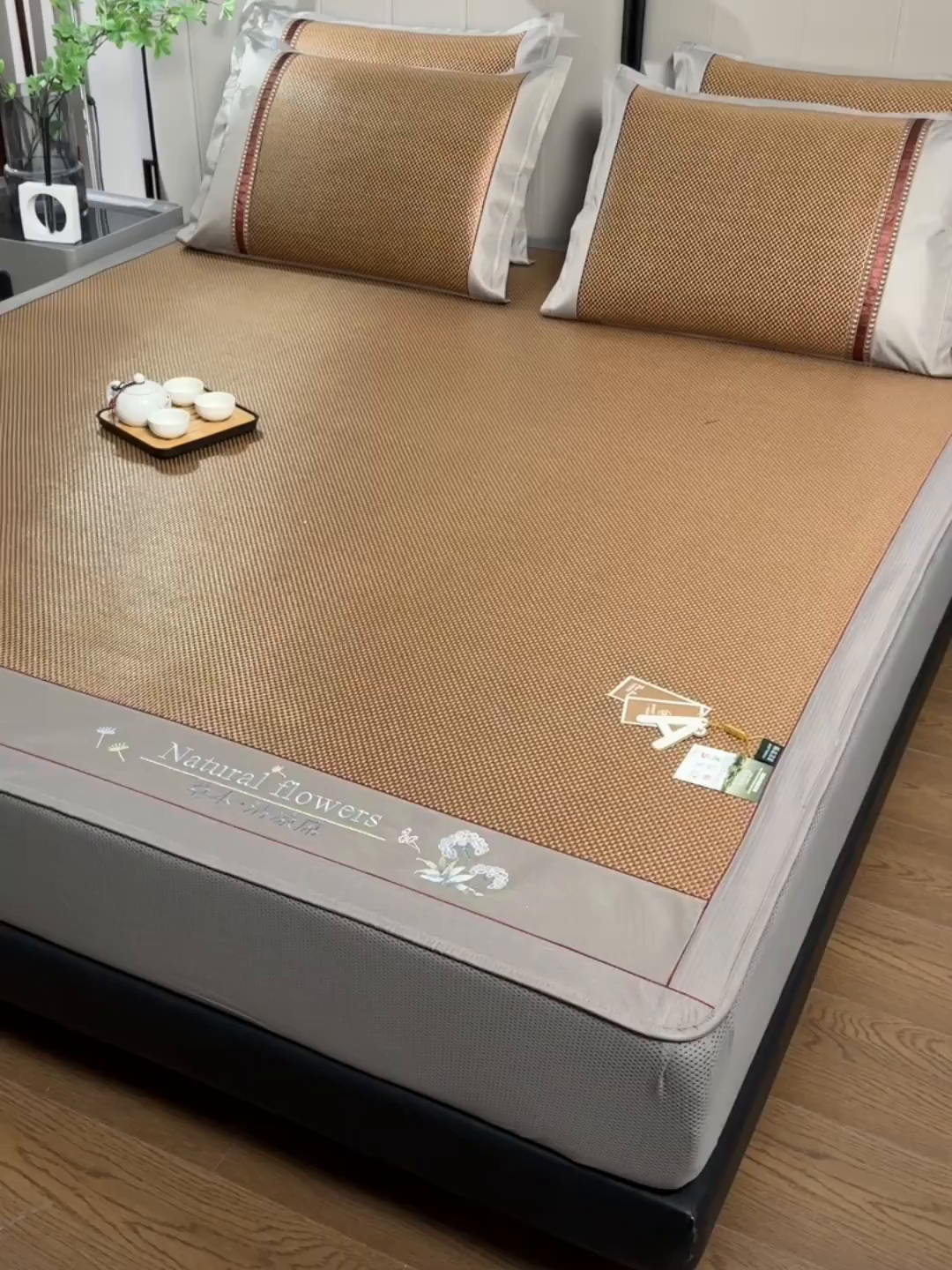 91家纺网 家纺一手货源 找家纺 小牛席业 2026新款加厚款-绣球草本清凉冰藤席系列（床笠款）清凉席凉席藤席冰藤席冰丝席草席竹席乳胶席凉感豆豆 加厚款-绣球草本清凉席（床笠款）咖色