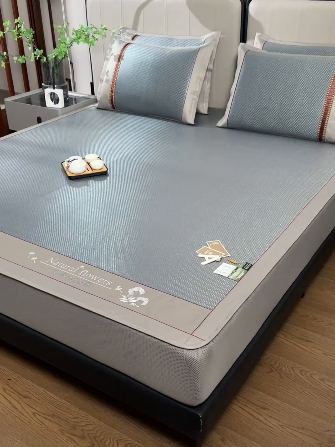 91家纺网 家纺一手货源 找家纺 小牛席业 2026新款加厚款-绣球草本清凉冰藤席系列（床笠款）清凉席凉席藤席冰藤席冰丝席草席竹席乳胶席凉感豆豆 加厚款-绣球草本清凉席（床笠款）蓝色