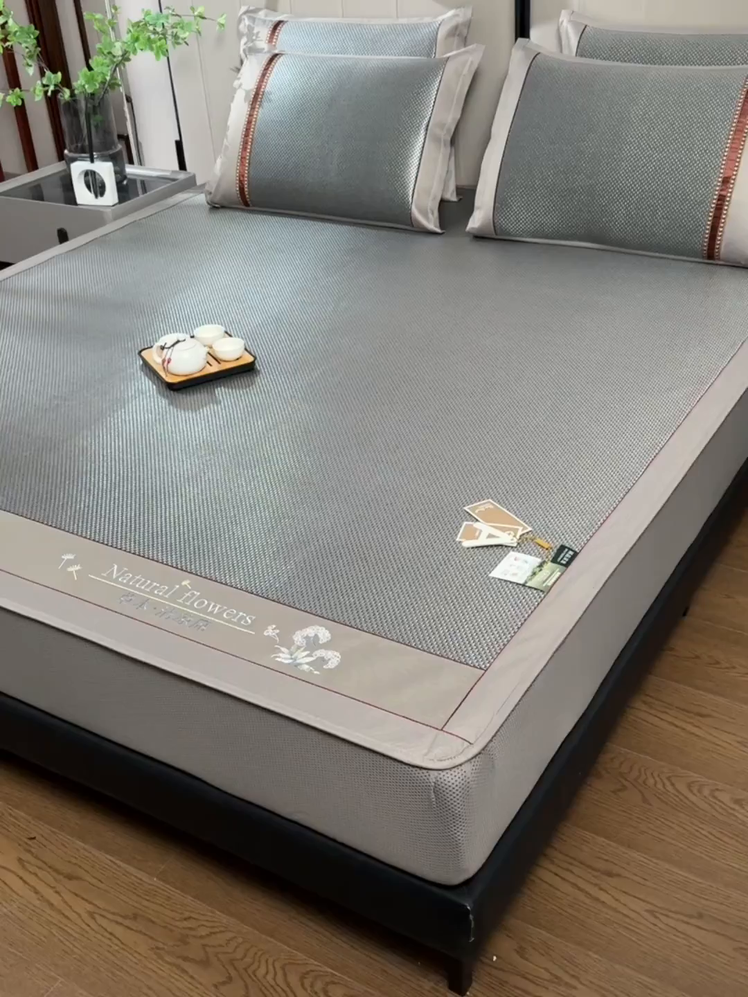 91家纺网 家纺一手货源 找家纺 小牛席业 2026新款加厚款-绣球草本清凉冰藤席系列（床笠款）清凉席凉席藤席冰藤席冰丝席草席竹席乳胶席凉感豆豆 加厚款-绣球草本清凉席（床笠款）黑咖