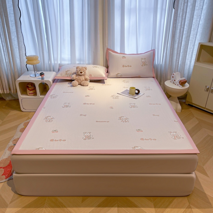 91家纺网 家纺一手货源 找家纺 凯罗 2026新款卡通实拍小红书爆款凉豆豆绣花床席可水洗床席席子 兔叽乖乖