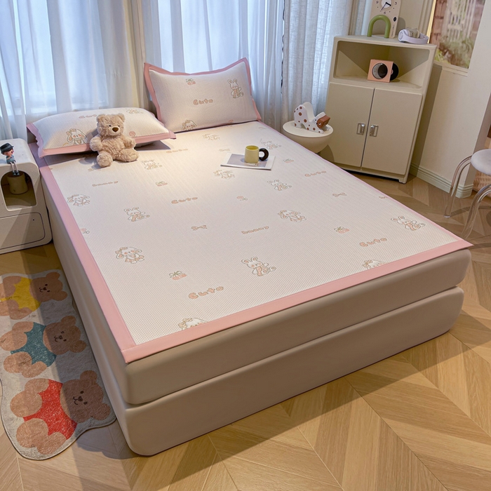 91家纺网 家纺一手货源 找家纺 凯罗 2026新款卡通实拍小红书爆款凉豆豆绣花床席可水洗床席席子 兔叽乖乖