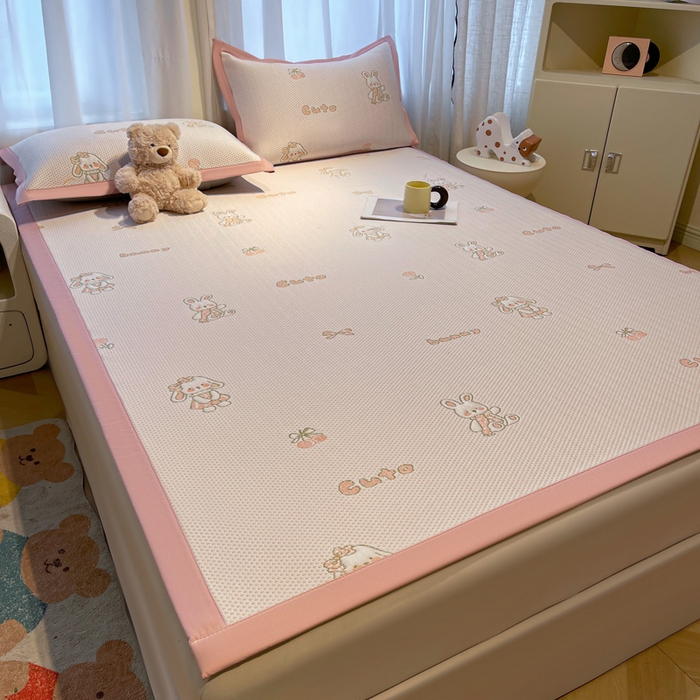 91家纺网 家纺一手货源 找家纺 凯罗 2026新款卡通实拍小红书爆款凉豆豆绣花床席可水洗床席席子 兔叽乖乖