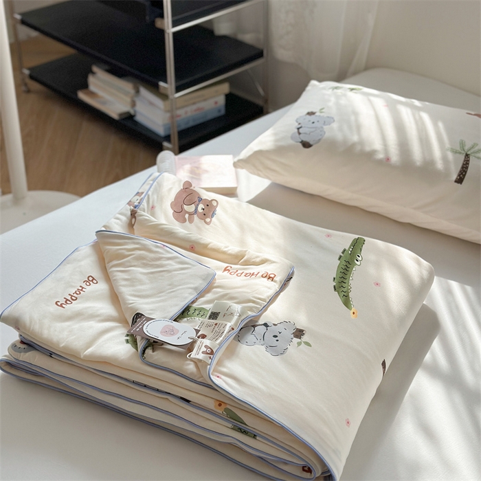 91家纺网 家纺一手货源 找家纺 暖生活 2026新款牛奶针织小清新大豆夏被 森林宝贝