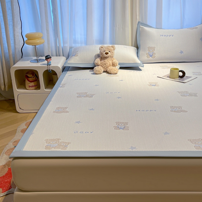 91家纺网 家纺一手货源 找家纺 凯罗 2026新款卡通实拍小红书爆款凉豆豆绣花床席可水洗床席席子 布丁萌萌熊