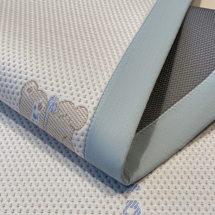 91家纺网 家纺一手货源 找家纺 凯罗 2026新款卡通实拍小红书爆款凉豆豆绣花床席可水洗床席席子 布丁萌萌熊