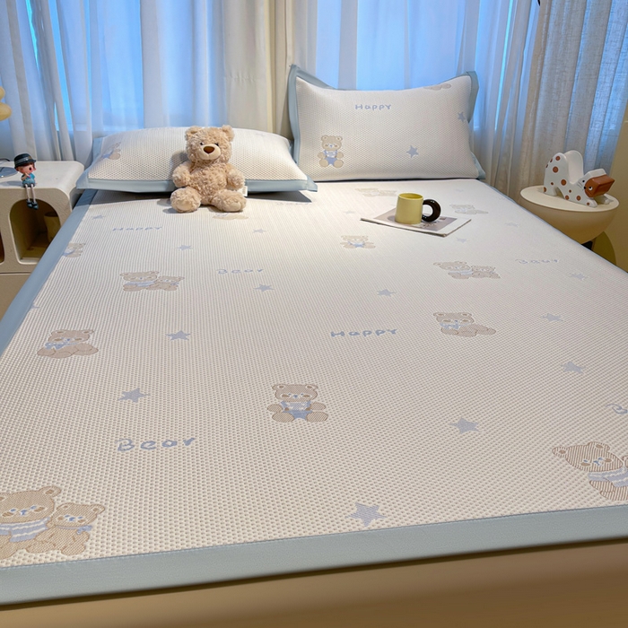 91家纺网 家纺一手货源 找家纺 凯罗 2026新款卡通实拍小红书爆款凉豆豆绣花床席可水洗床席席子 布丁萌萌熊