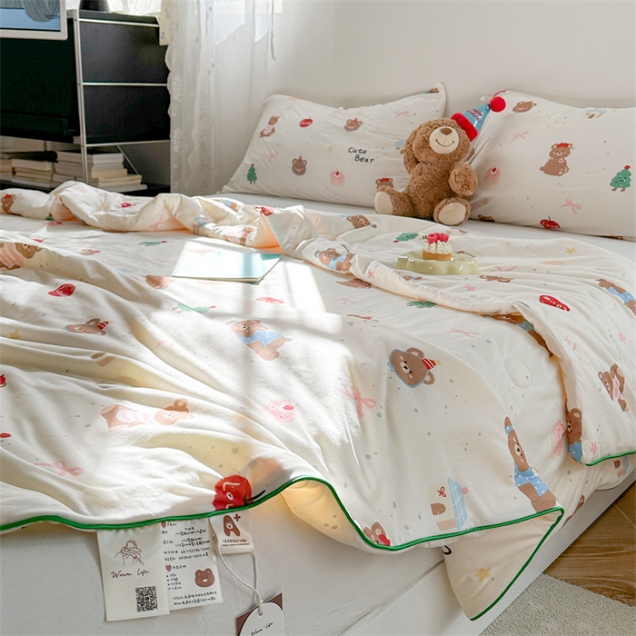 91家纺网 家纺一手货源 找家纺 暖生活 2026新款牛奶针织小清新大豆夏被 苹果小熊