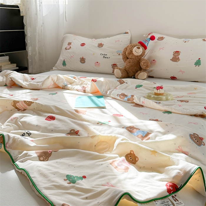 91家纺网 家纺一手货源 找家纺 暖生活 2026新款牛奶针织小清新大豆夏被 苹果小熊