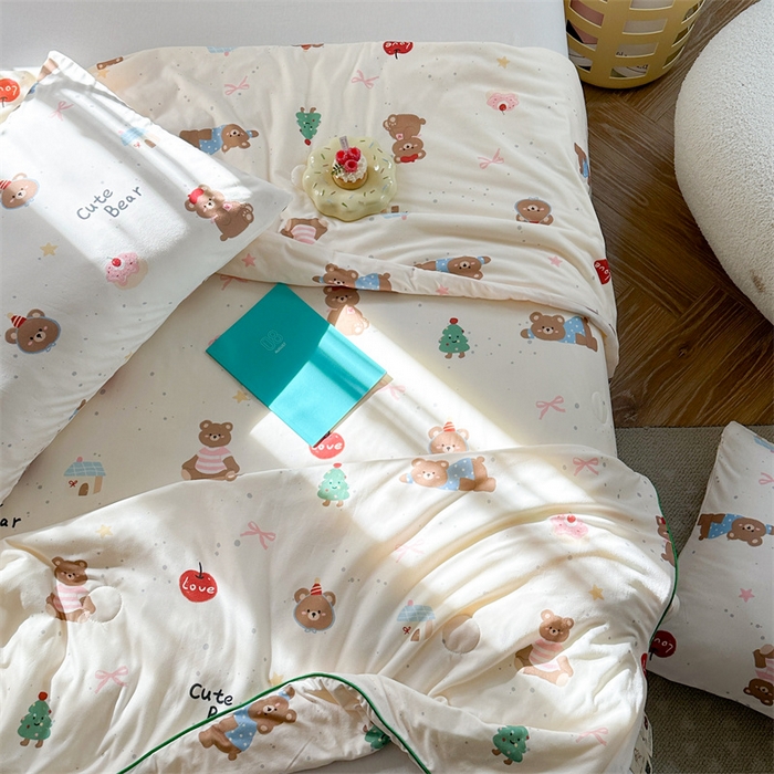 91家纺网 家纺一手货源 找家纺 暖生活 2026新款牛奶针织小清新大豆夏被 苹果小熊