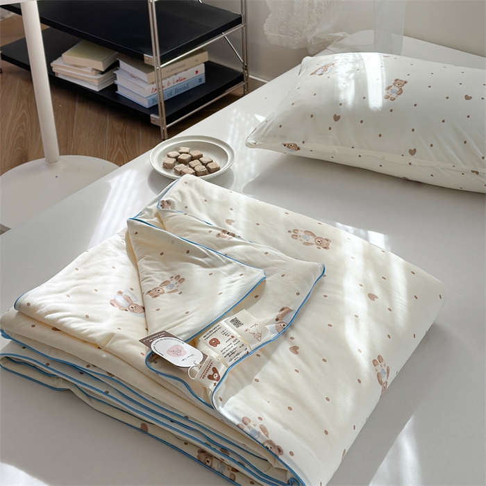 91家纺网 家纺一手货源 找家纺 暖生活 2026新款牛奶针织小清新大豆夏被 晚安熊