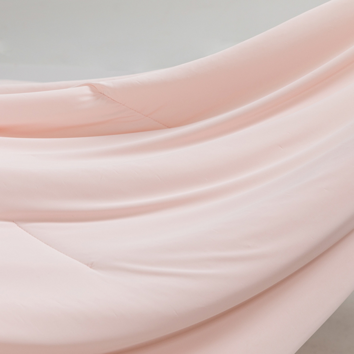 91家纺网 家纺一手货源 找家纺 鹿辉家居（原吉欧力） 2026新款凉感丝深睡夏被被子被芯 杏仁咖