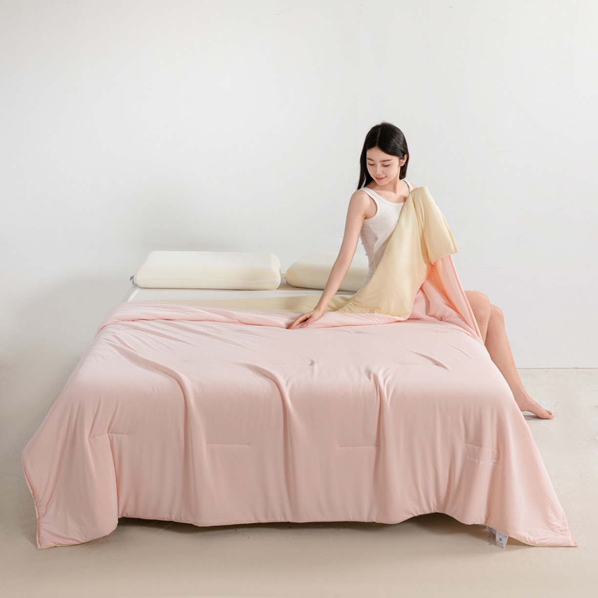 91家纺网 家纺一手货源 找家纺 鹿辉家居（原吉欧力） 2026新款凉感丝深睡夏被被子被芯 杏仁咖