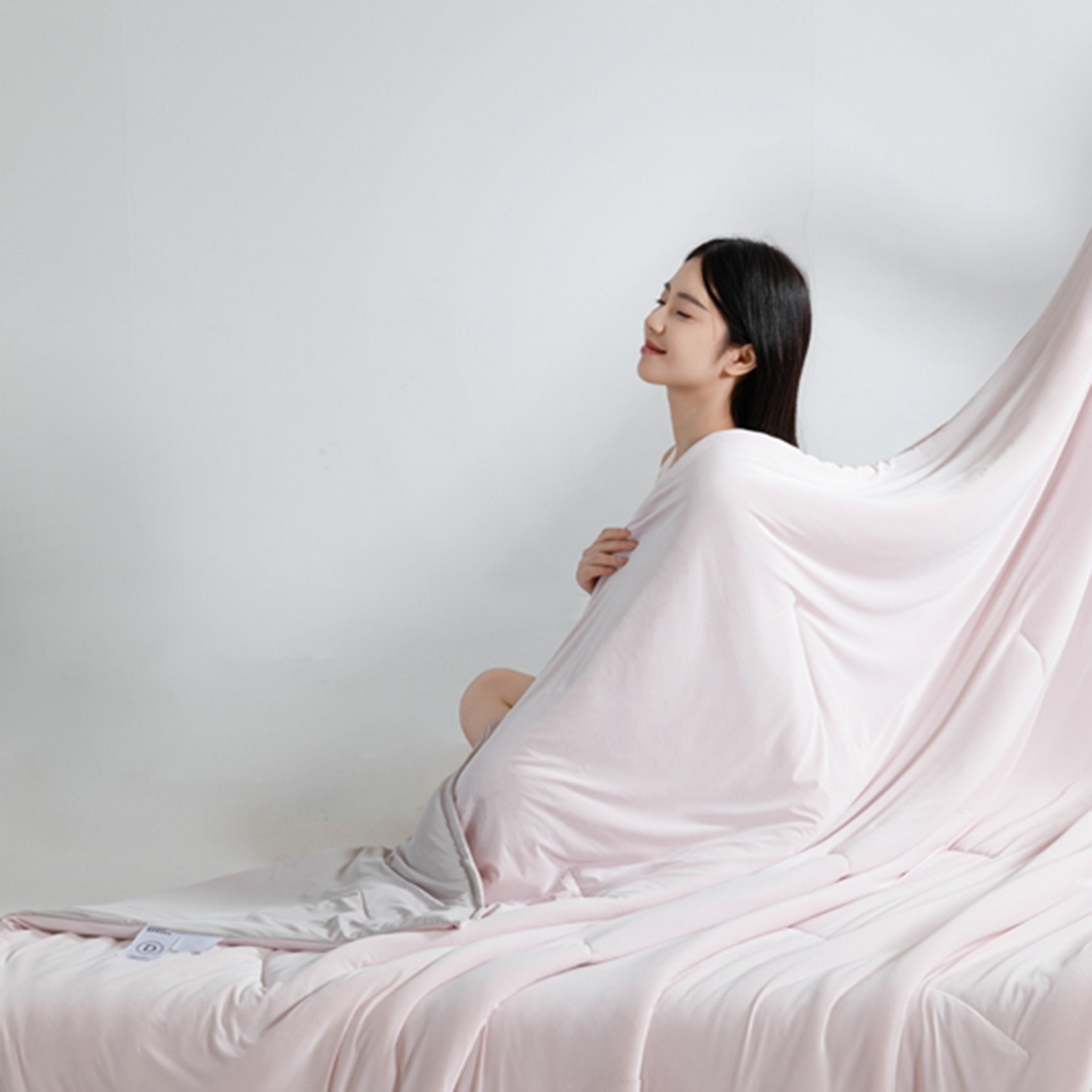 91家纺网 家纺一手货源 找家纺 鹿辉家居（原吉欧力） 2026新款凉感丝深睡夏被被子被芯 菊雾粉