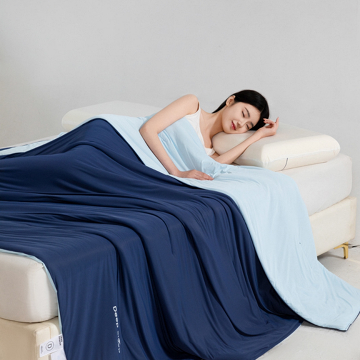 91家纺网 家纺一手货源 找家纺 鹿辉家居（原吉欧力） 2026新款凉感丝深睡夏被被子被芯 深睡蓝