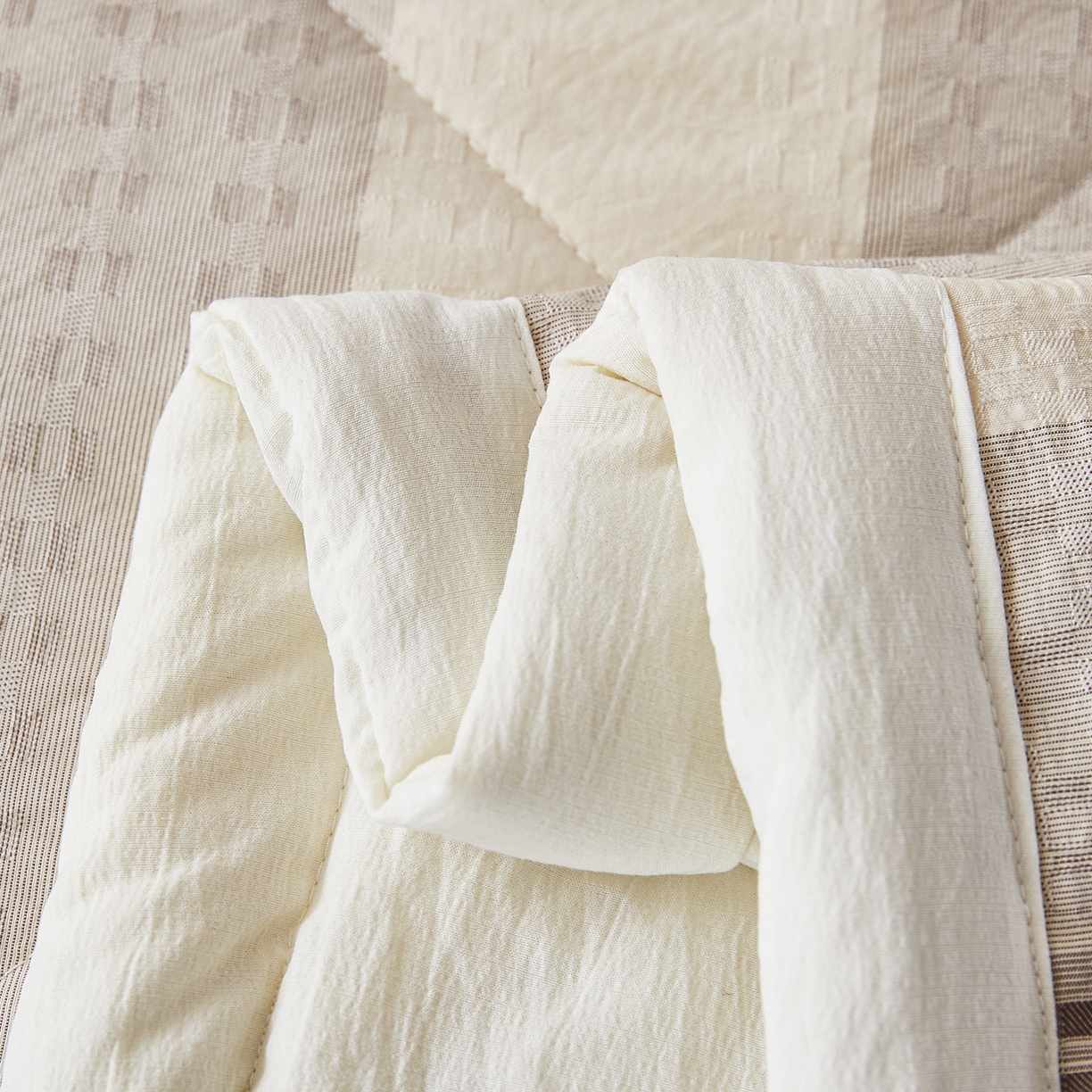 91家纺网 家纺一手货源 找家纺 心悦家纺 2026新款日式A类水洗色织提花大豆纤维被子被芯 织雅-灰色