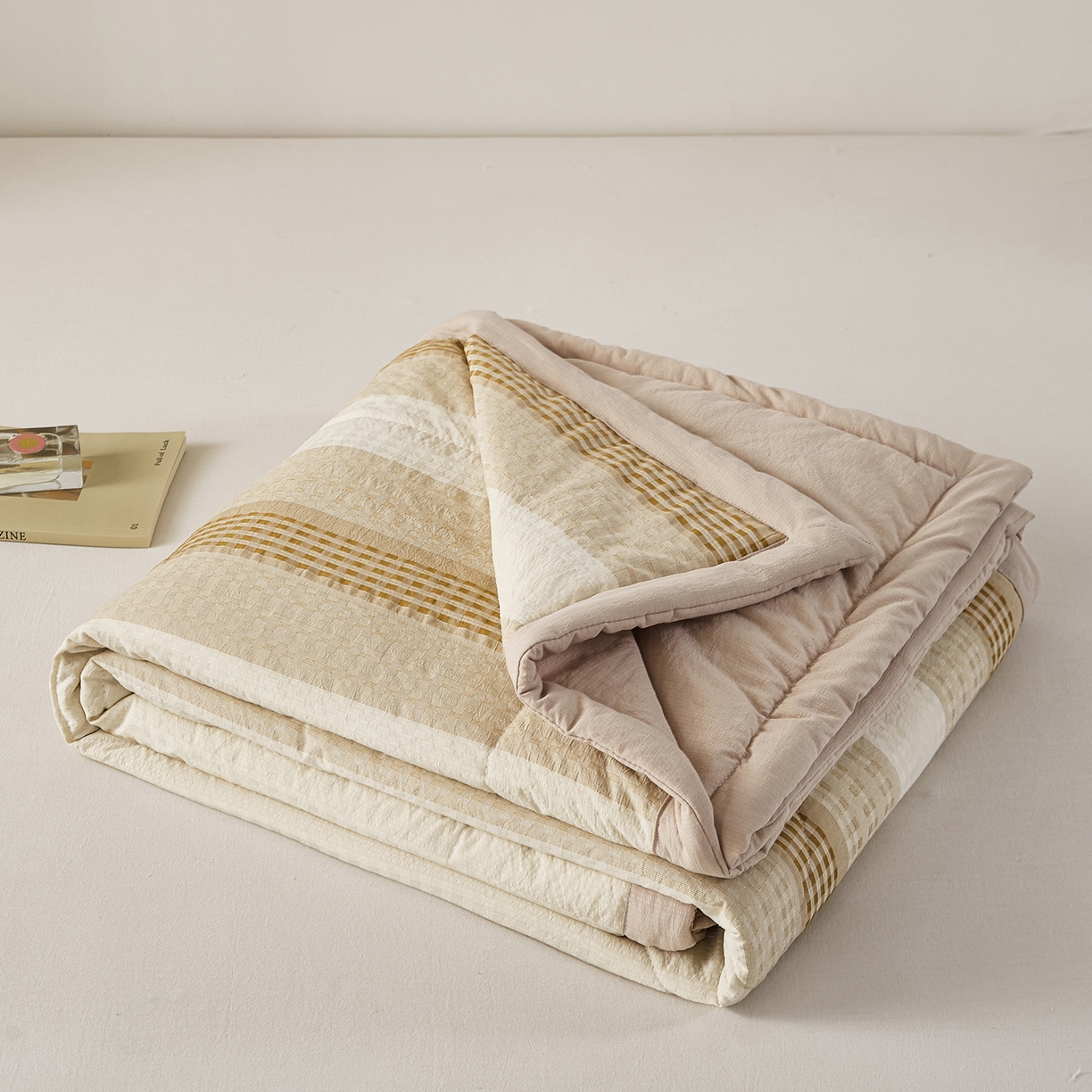 91家纺网 家纺一手货源 找家纺 心悦家纺 2026新款日式A类水洗色织提花大豆纤维被子被芯 织雅-驼色