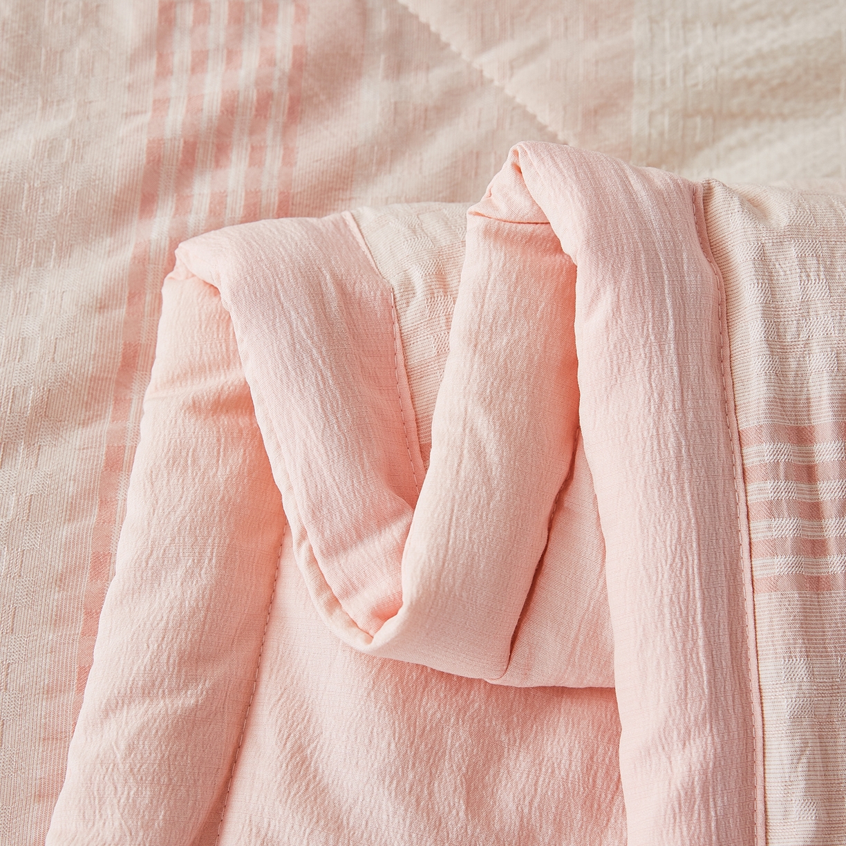 91家纺网 家纺一手货源 找家纺 心悦家纺 2026新款日式A类水洗色织提花大豆纤维被子被芯 织雅-粉色