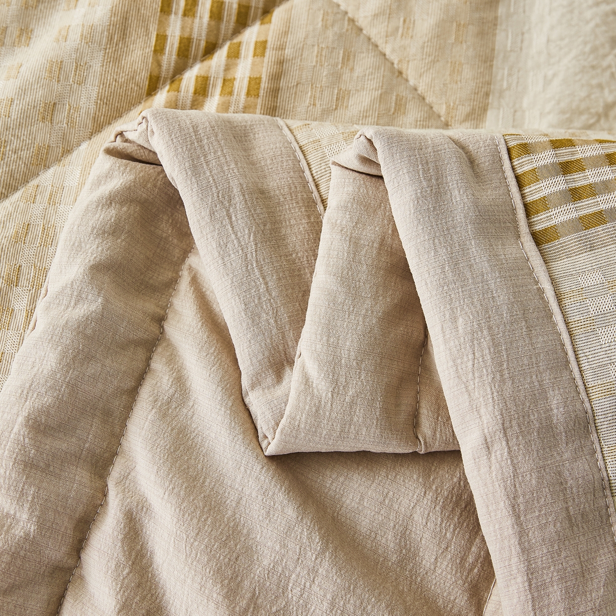 91家纺网 家纺一手货源 找家纺 心悦家纺 2026新款日式A类水洗色织提花大豆纤维被子被芯 织雅-驼色