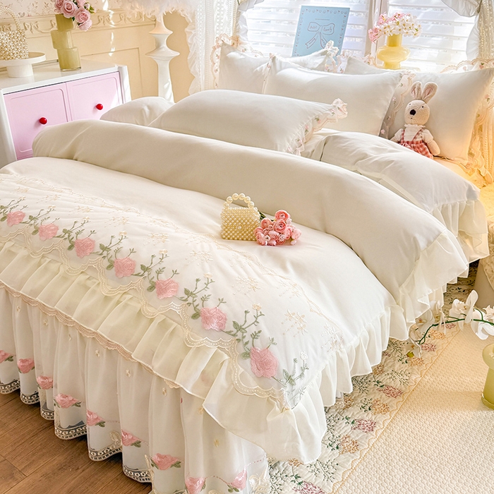 91家纺网 家纺一手货源 找家纺 苏米娜 2026春夏超柔水洗棉床裙款四件套-唯爱系列 唯爱-奶油白