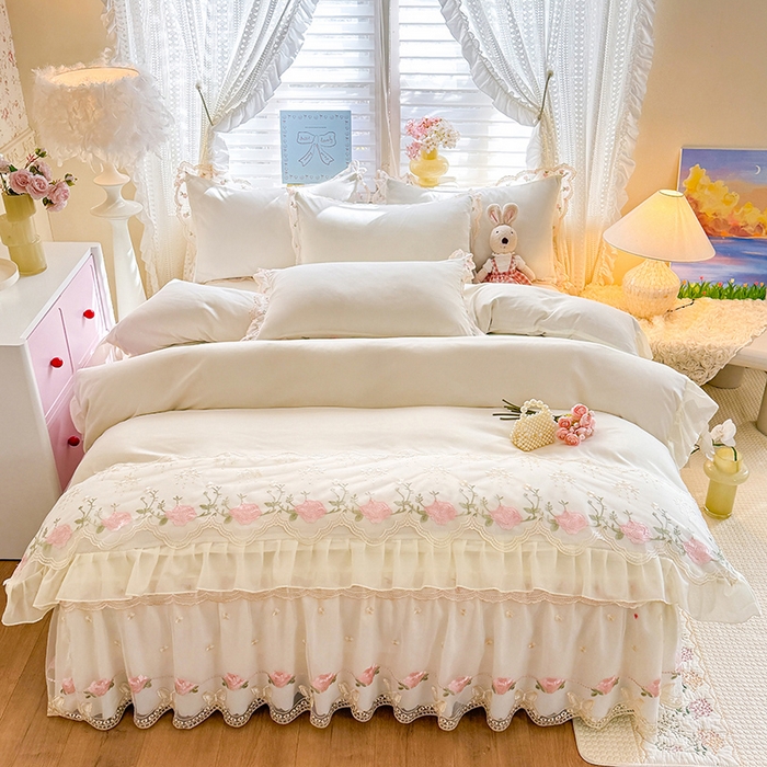 91家纺网 家纺一手货源 找家纺 苏米娜 2026春夏超柔水洗棉床裙款四件套-唯爱系列 唯爱-奶油白