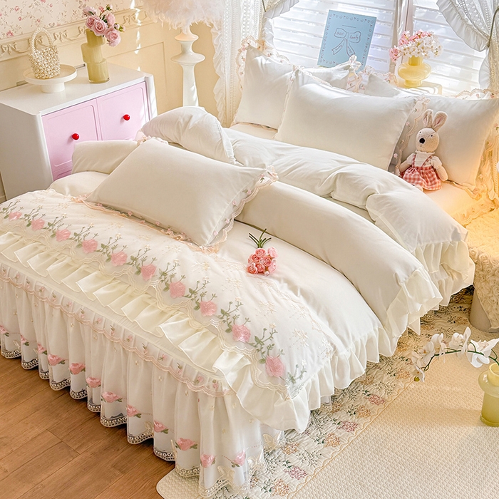 91家纺网 家纺一手货源 找家纺 苏米娜 2026春夏超柔水洗棉床裙款四件套-唯爱系列 唯爱-奶油白