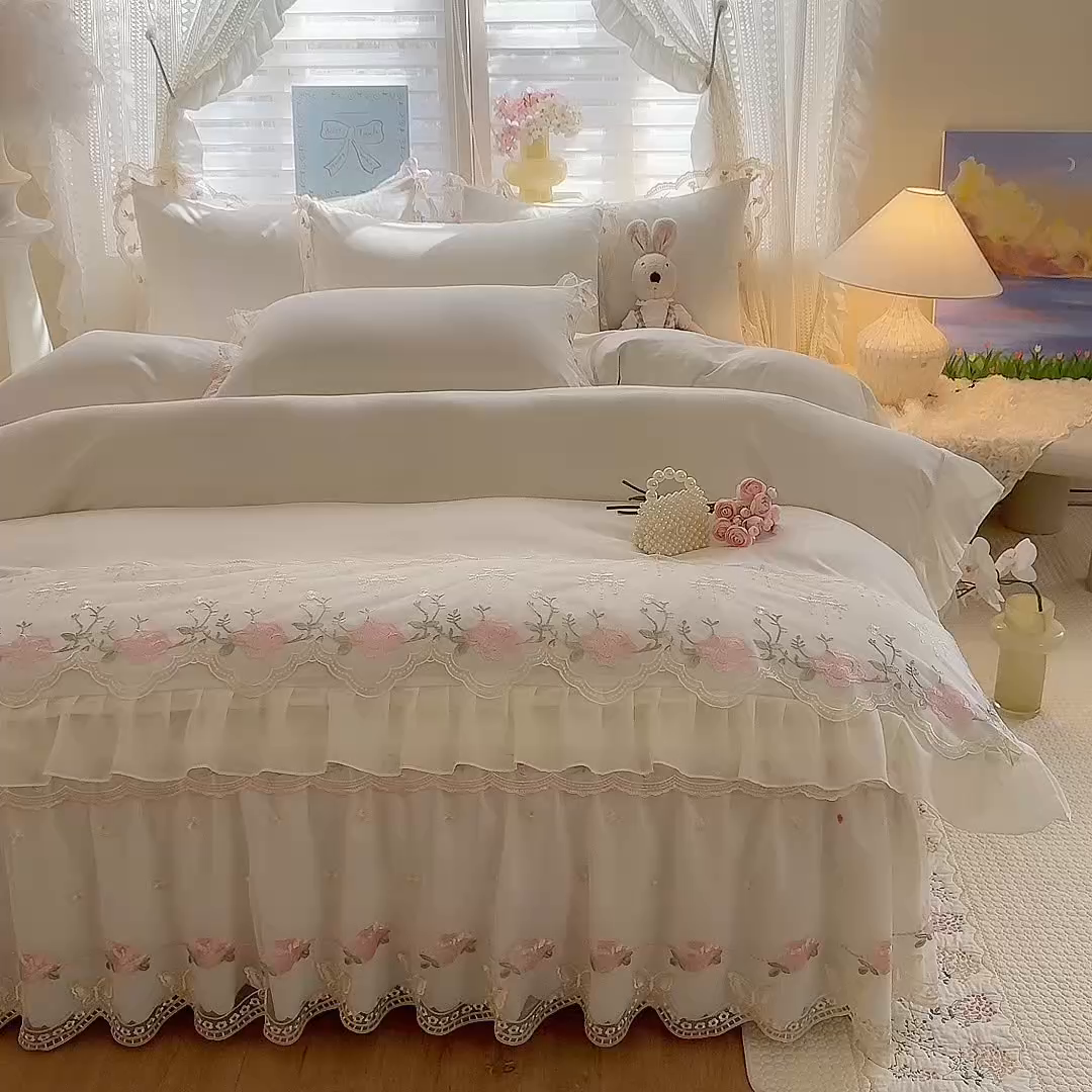 91家纺网 家纺一手货源 找家纺 苏米娜 2026春夏超柔水洗棉床裙款四件套-唯爱系列 唯爱-奶油白