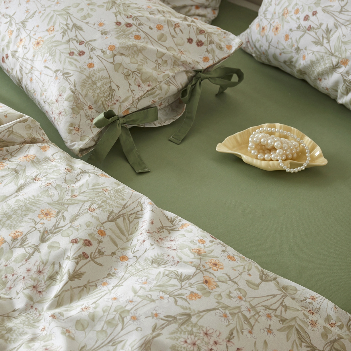 91家纺网 家纺一手货源 找家纺 （总）绫韵家纺 2026春夏新款13372全棉ins小碎花纯棉田园风床单床笠四件套系绳蝴蝶结系列