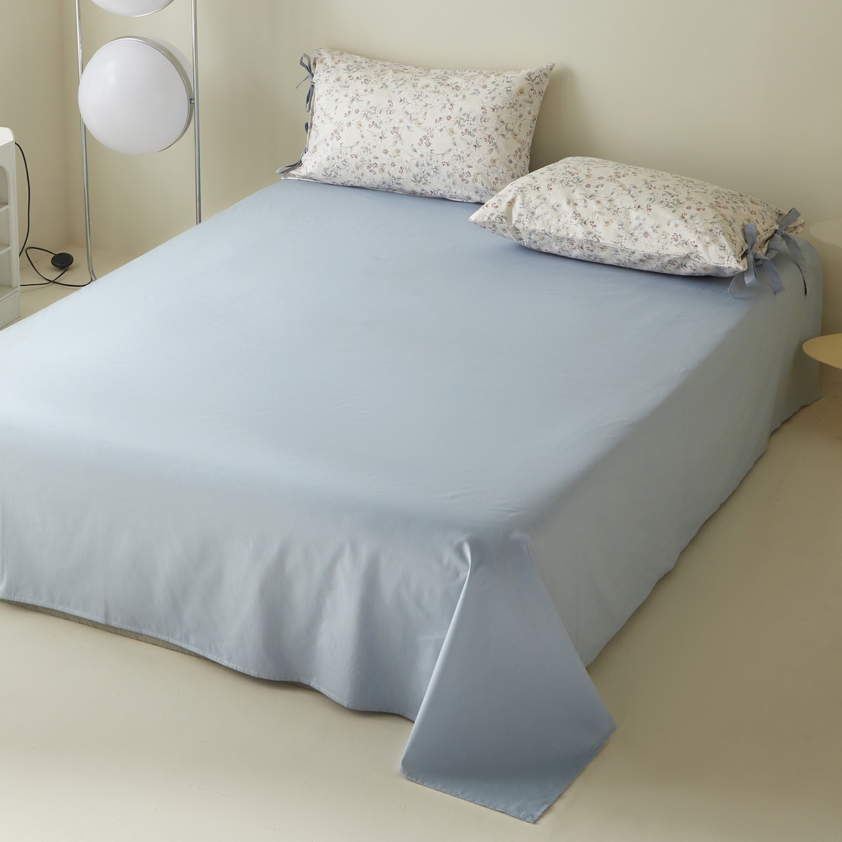 91家纺网 家纺一手货源 找家纺 绫韵家纺 2026春夏新款13372全棉ins小碎花纯棉田园风床单床笠四件套系绳蝴蝶结系列 花田喜事