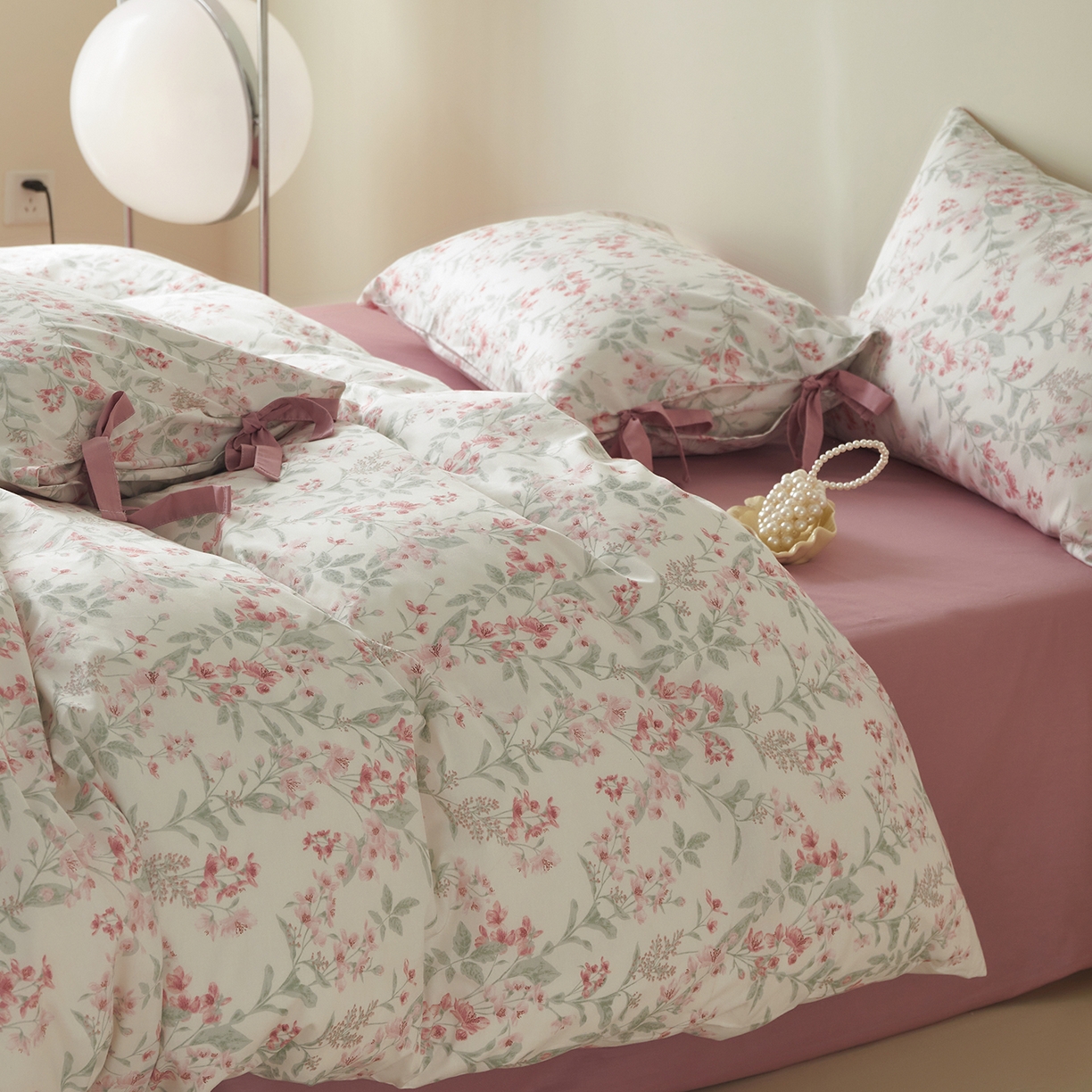 91家纺网 家纺一手货源 找家纺 绫韵家纺 2026春夏新款13372全棉ins小碎花纯棉田园风床单床笠四件套系绳蝴蝶结系列 沉香