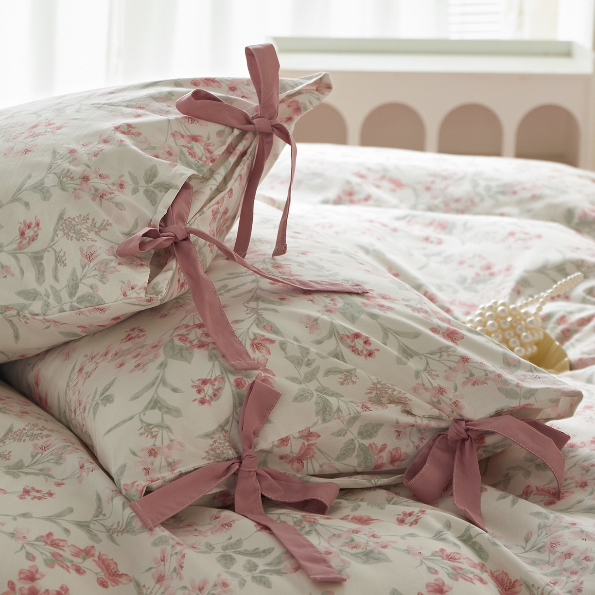 91家纺网 家纺一手货源 找家纺 绫韵家纺 2026春夏新款13372全棉ins小碎花纯棉田园风床单床笠四件套系绳蝴蝶结系列 沉香