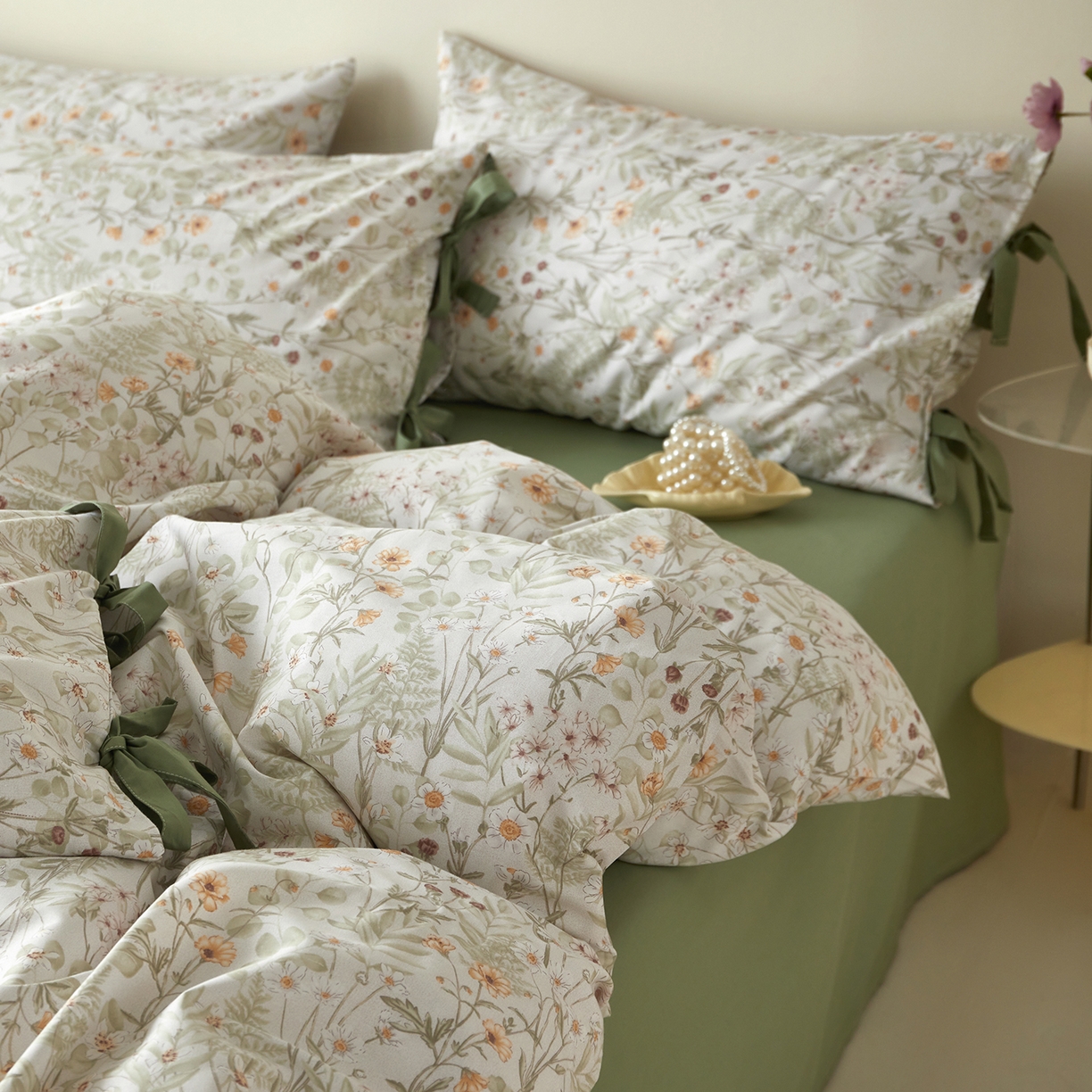 91家纺网 家纺一手货源 找家纺 绫韵家纺 2026春夏新款13372全棉ins小碎花纯棉田园风床单床笠四件套系绳蝴蝶结系列 贝贝利亚