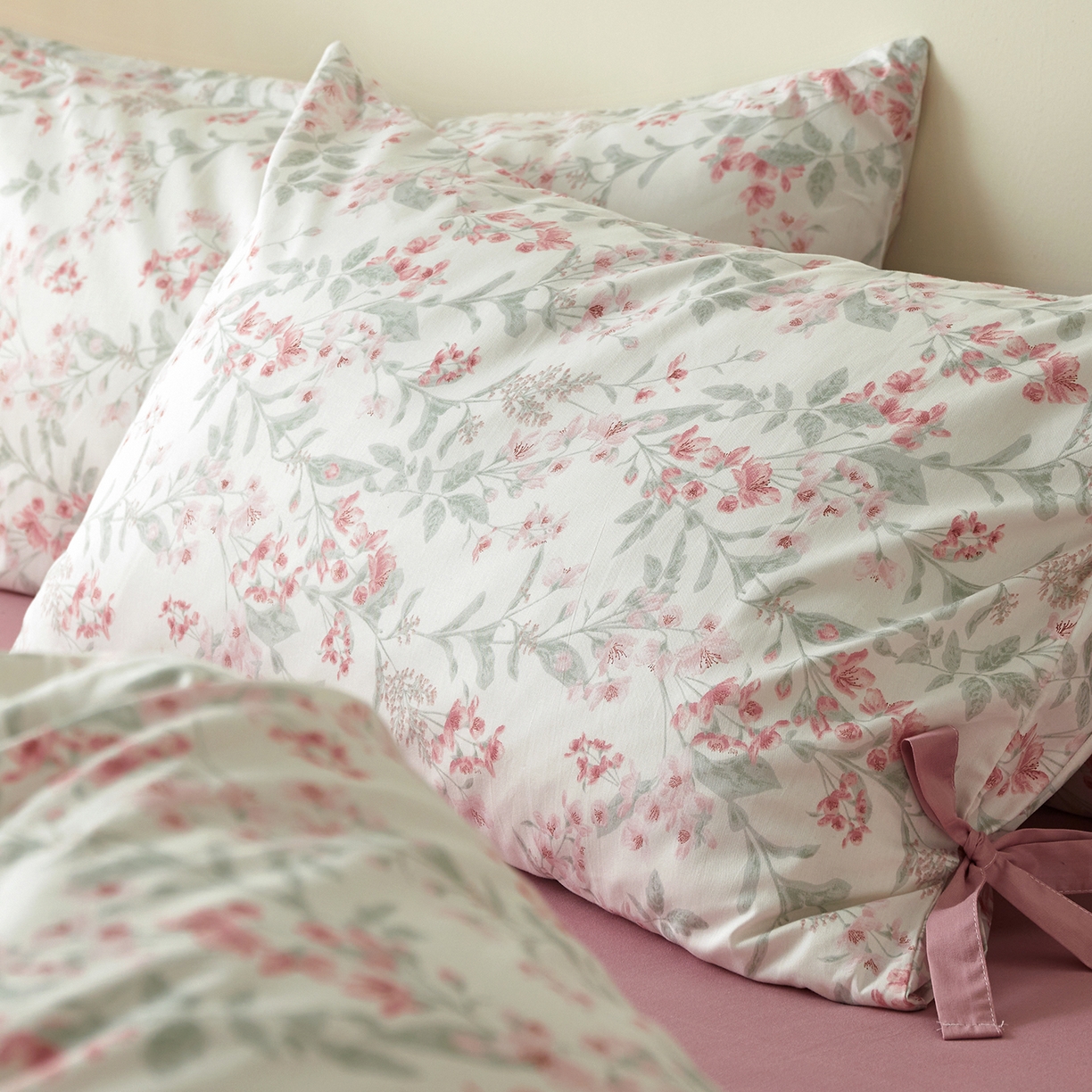 91家纺网 家纺一手货源 找家纺 绫韵家纺 2026春夏新款13372全棉ins小碎花纯棉田园风床单床笠四件套系绳蝴蝶结系列 沉香