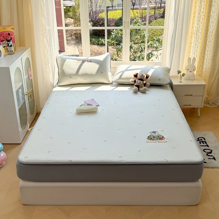 91家纺网 家纺一手货源 找家纺 （总）凯罗 2026凯罗新款卡通印加绣花小红书爆款凉豆豆绣花床笠可水洗床笠款