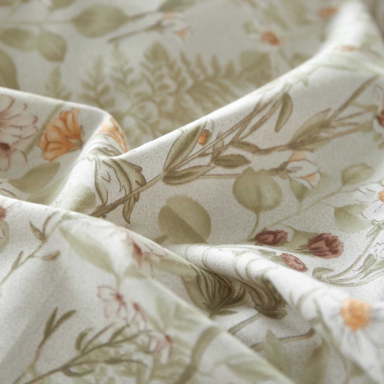 91家纺网 家纺一手货源 找家纺 绫韵家纺 2026春夏新款13372全棉ins小碎花纯棉田园风床单床笠四件套系绳蝴蝶结系列 贝贝利亚