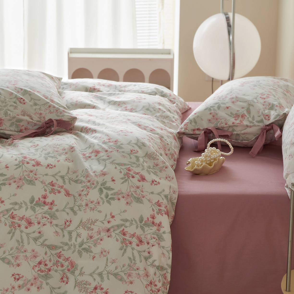 91家纺网 家纺一手货源 找家纺 绫韵家纺 2026春夏新款13372全棉ins小碎花纯棉田园风床单床笠四件套系绳蝴蝶结系列 沉香